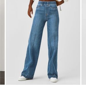SPANXshape™ EveryWear
Seamed-Front Wide Leg Jeans
